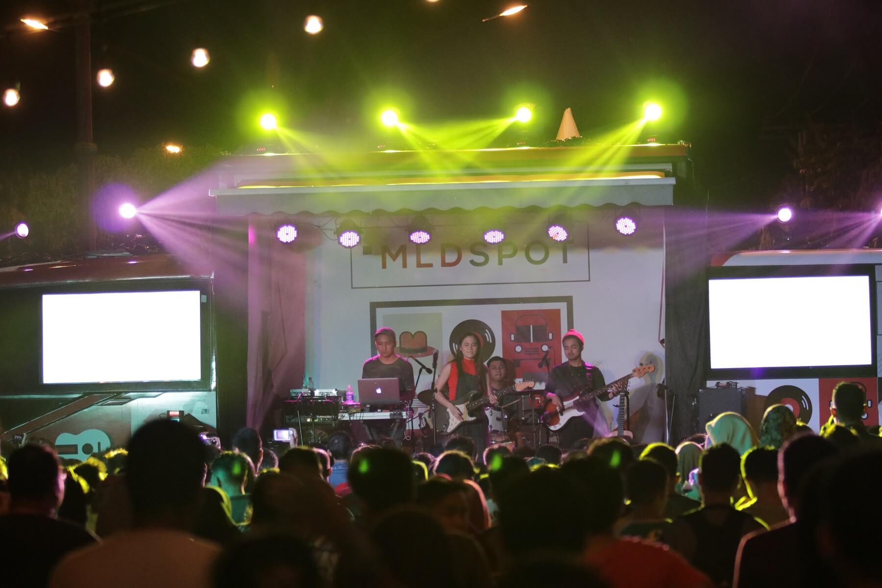 Sheryl Sheinafia Tampil Atraktif di Panggung MLDSPOT Stage Bus Jazz Tour Palangkaraya