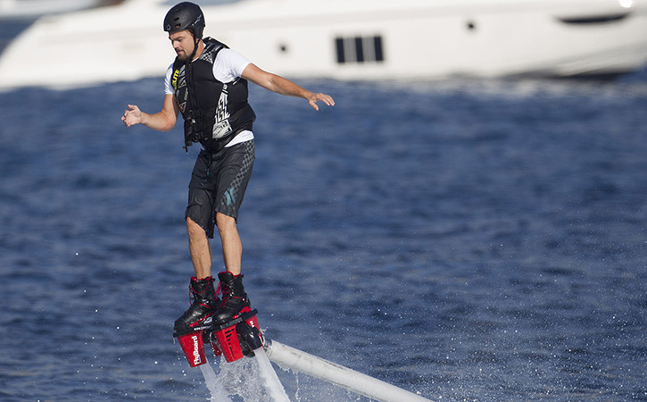 Flyboarding : Hobby Baru Selebriti Hollywood