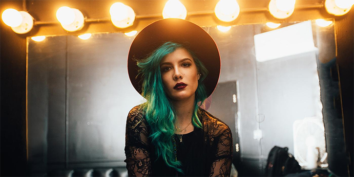 Halsey, Penyanyi Bermahkota Biru