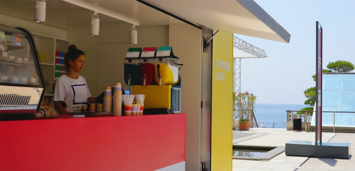 Pantone Café, Cafe Pantai yang Colorful
