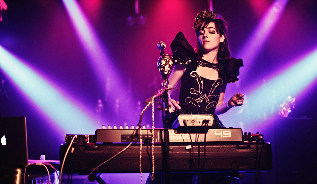 Elizabeth Rose Dan Musik Elektronik yang Emosional