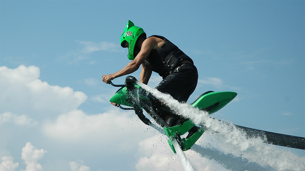 Jetovator: Berani Bermain Sepeda Di Atas Air?