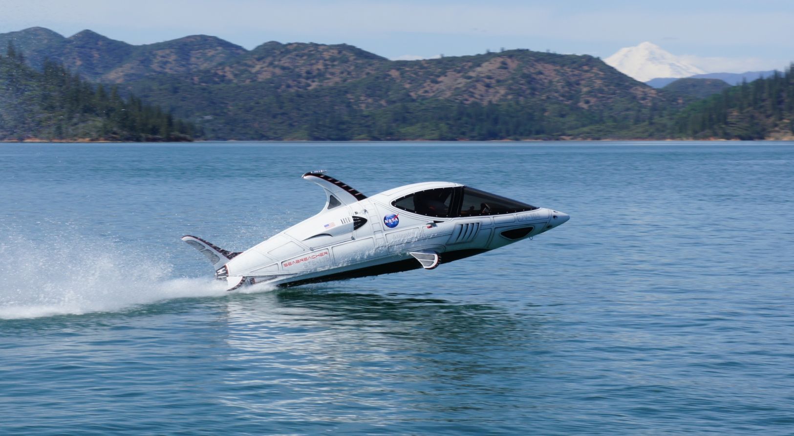 Rasakan Sensasi Mengendarai Pesawat Jet Di Dalam Air!