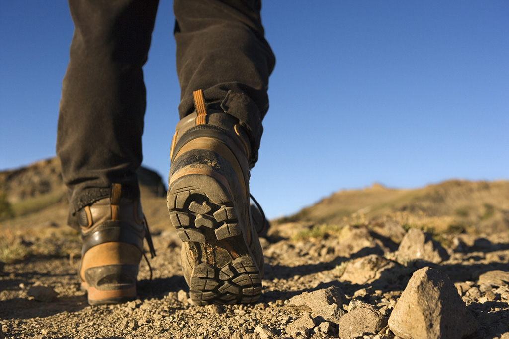 4 Sepatu Gunung Paling Keren