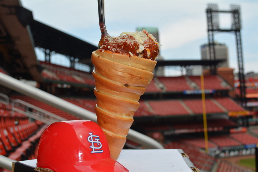 4 Snack Paling Nikmat yang Cuma Bisa Lo Temui Di Stadion MLB Ini