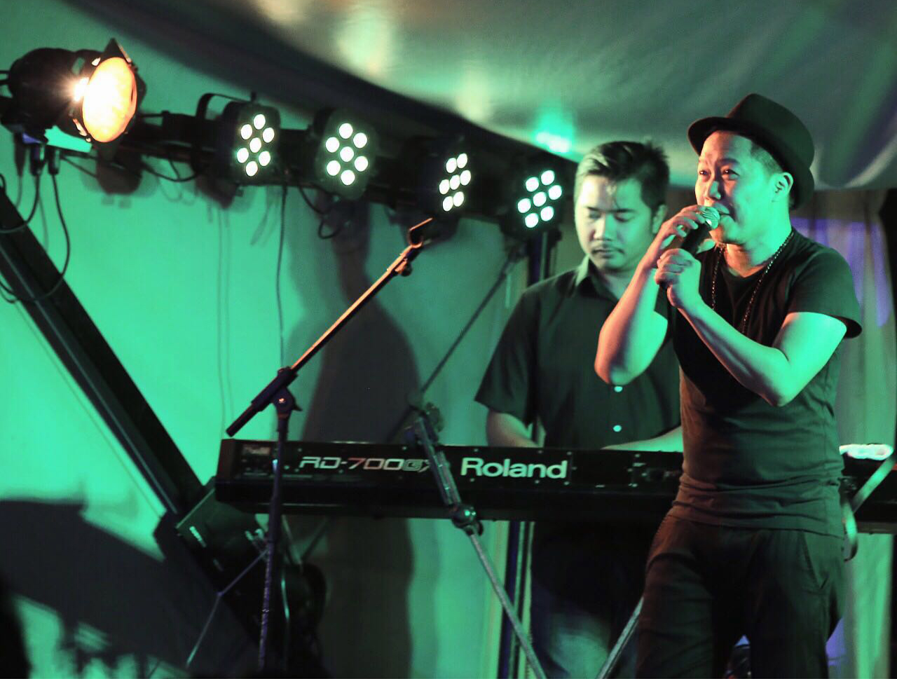 Hujan Tidak Menjadi Hambatan Sandhy Sondoro Untuk Tampil Maksimal