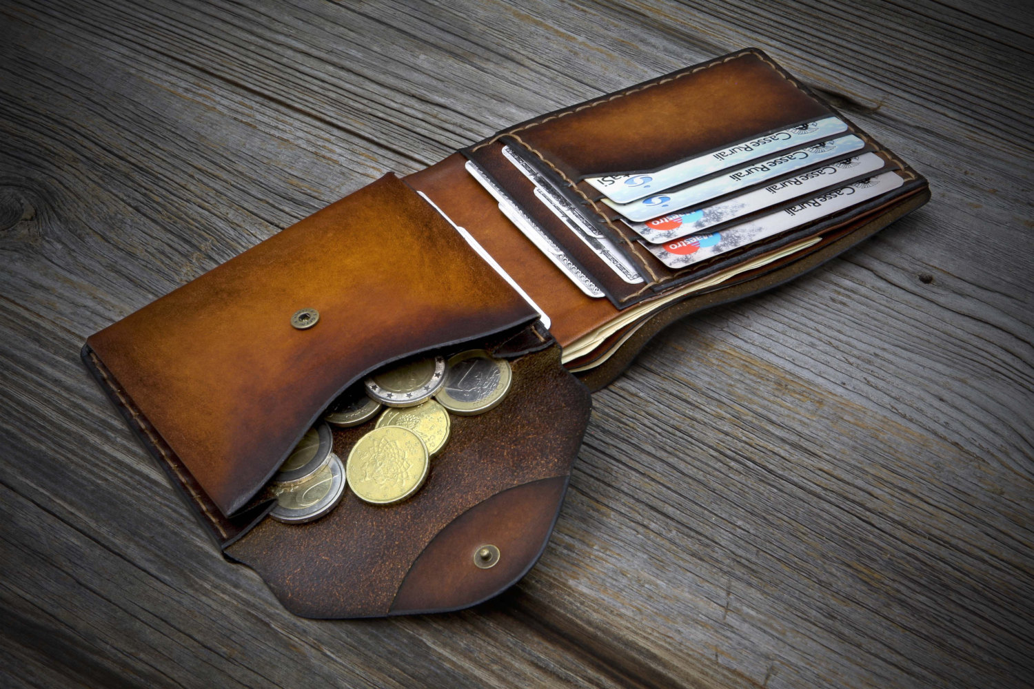 4 Tips Biar Nggak Salah Beli Dompet Kulit