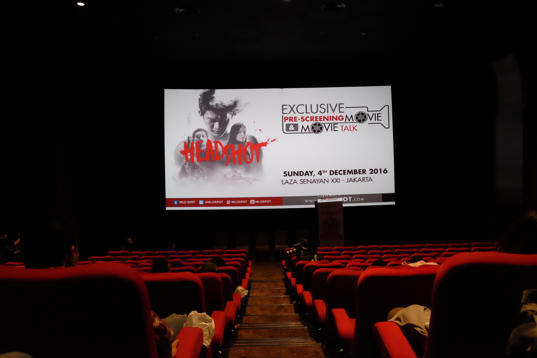 Ketegangan Aksi Nobar Film Headshot di Plaza Senayan