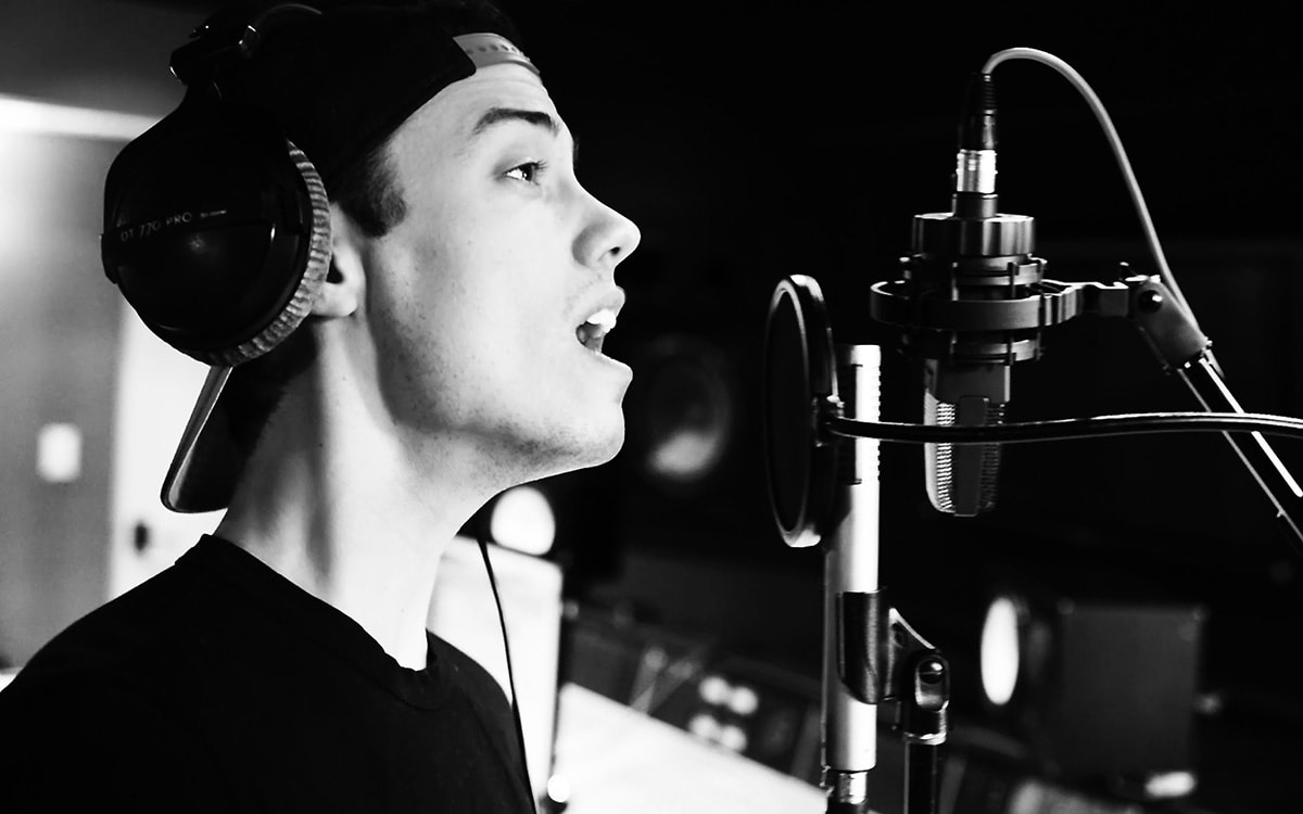 4 Artis YouTube yang Terkenal Karena Cover Lagu