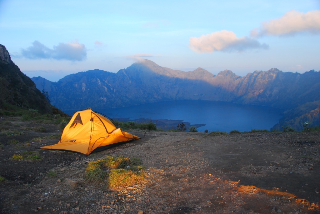 4 Tempat Camping Keren di Indonesia