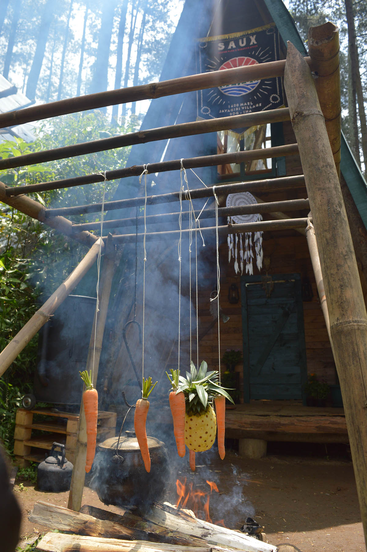 Saux Farm, Refreshing Sambil Menyantap American BBQ di Tengah Hutan Pinus