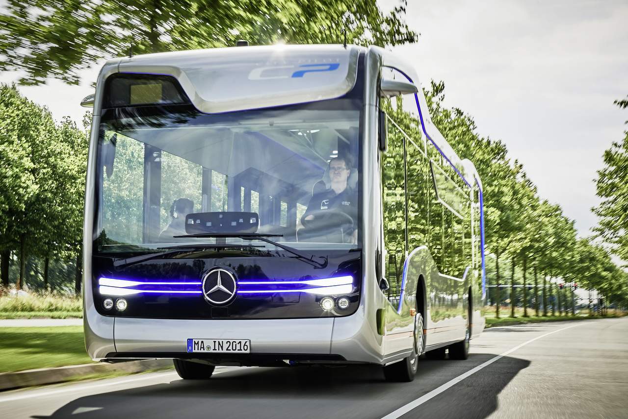Mercedes-Benz Akan Buat Bus Pintar