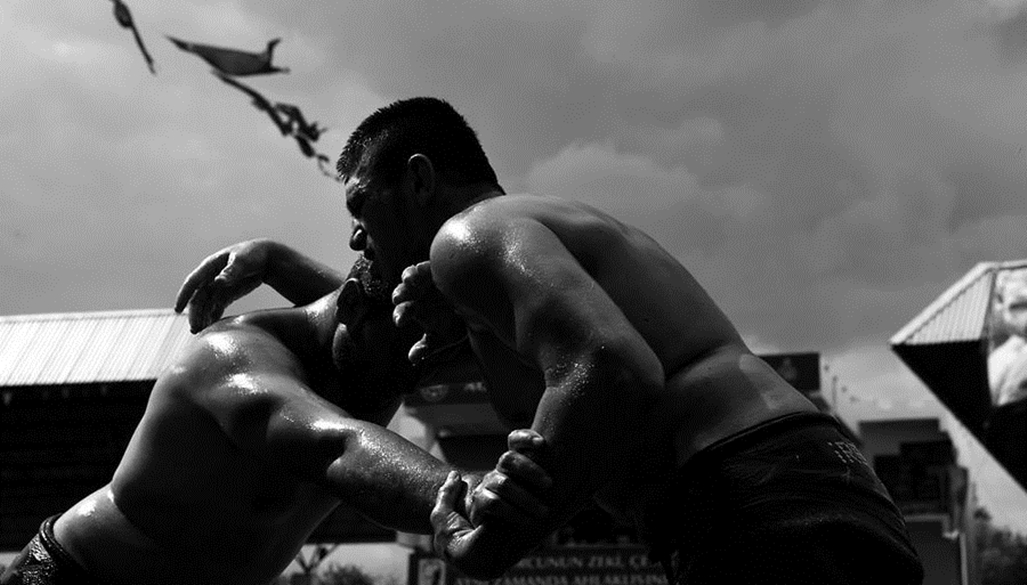 Strategi Menjatuhkan Lawan yang Licin 