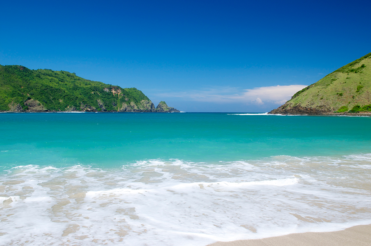 Menyepi di Pantai Mawun, Surga Tersembunyi Pulau Lombok