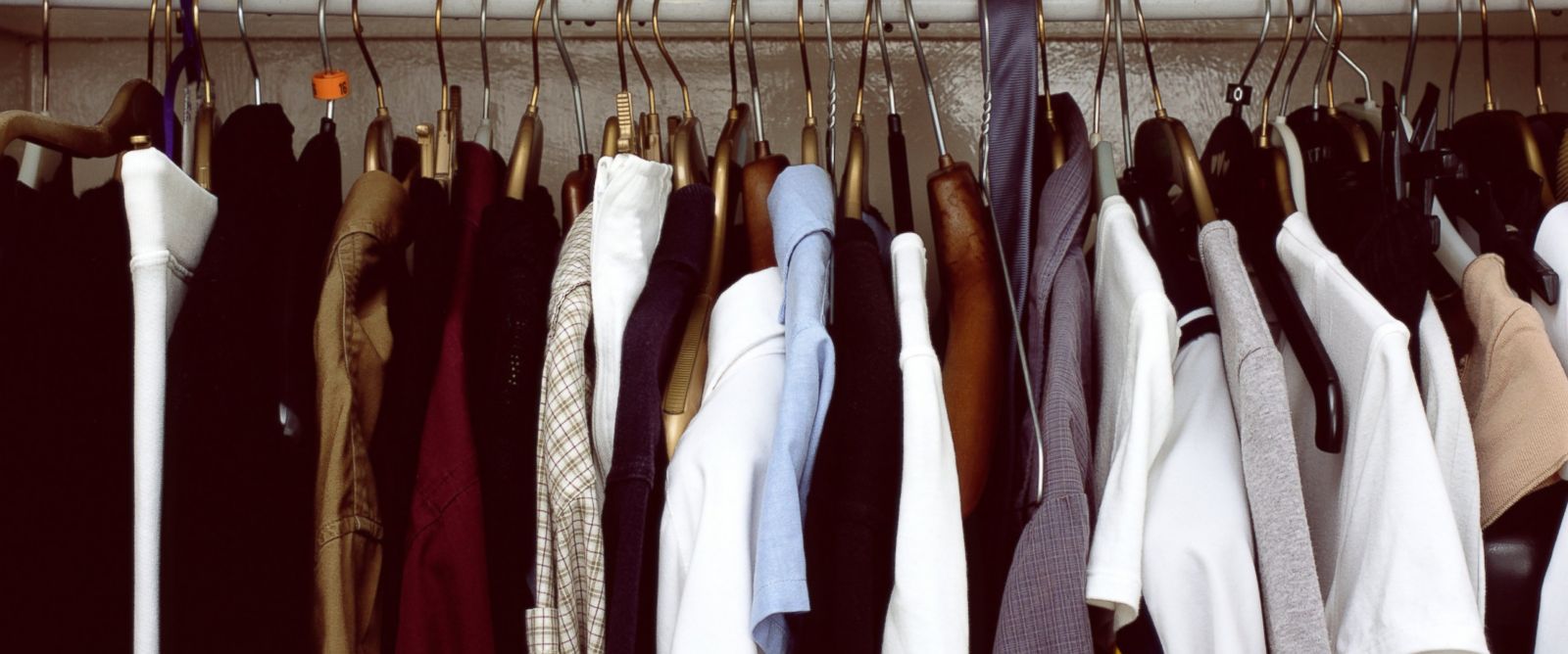 Ini Cara yang Tepat untuk Jual Pakaian Bekas Lo