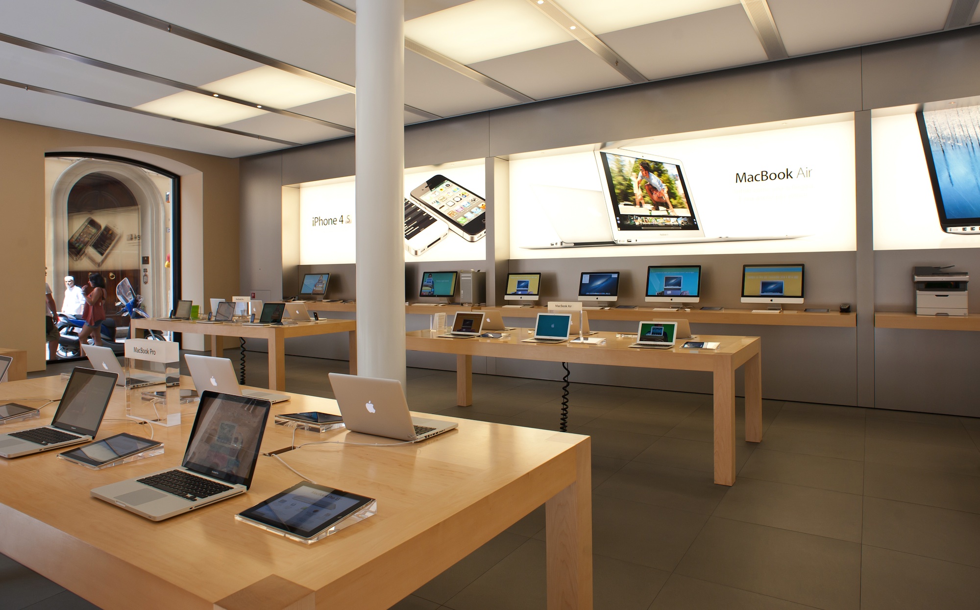 Apple Store Sekarang Hanya Bernama Apple