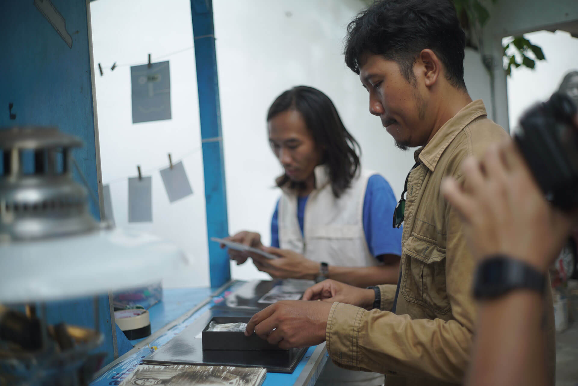 Terjebak Nostalgia Fotografi Analog Bersama Afdruk 56