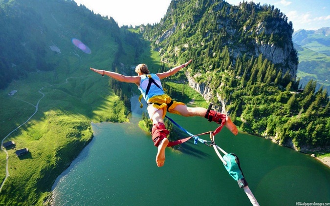 5 Lokasi Paling Asik Buat Bungee Jumping!