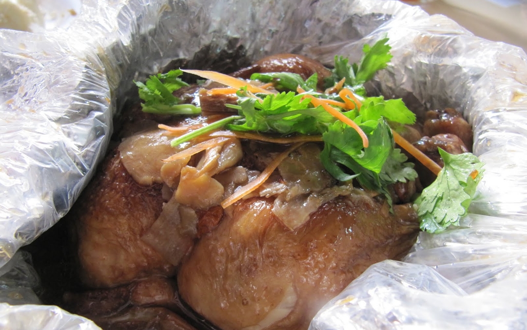 Emperor Chicken: Hidangan Berbalut Tanah Liat untuk kaisar