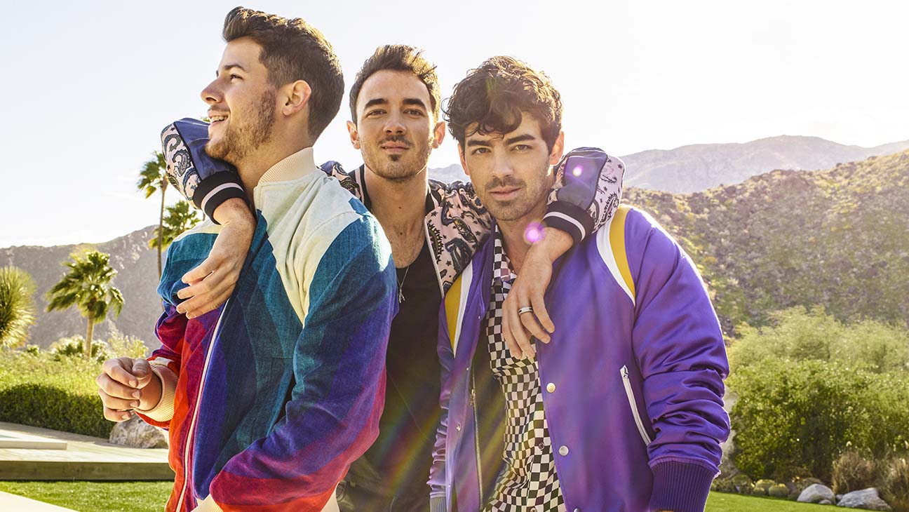 Happiness Begins, Album Perdana Jonas Brothers Setelah Comeback