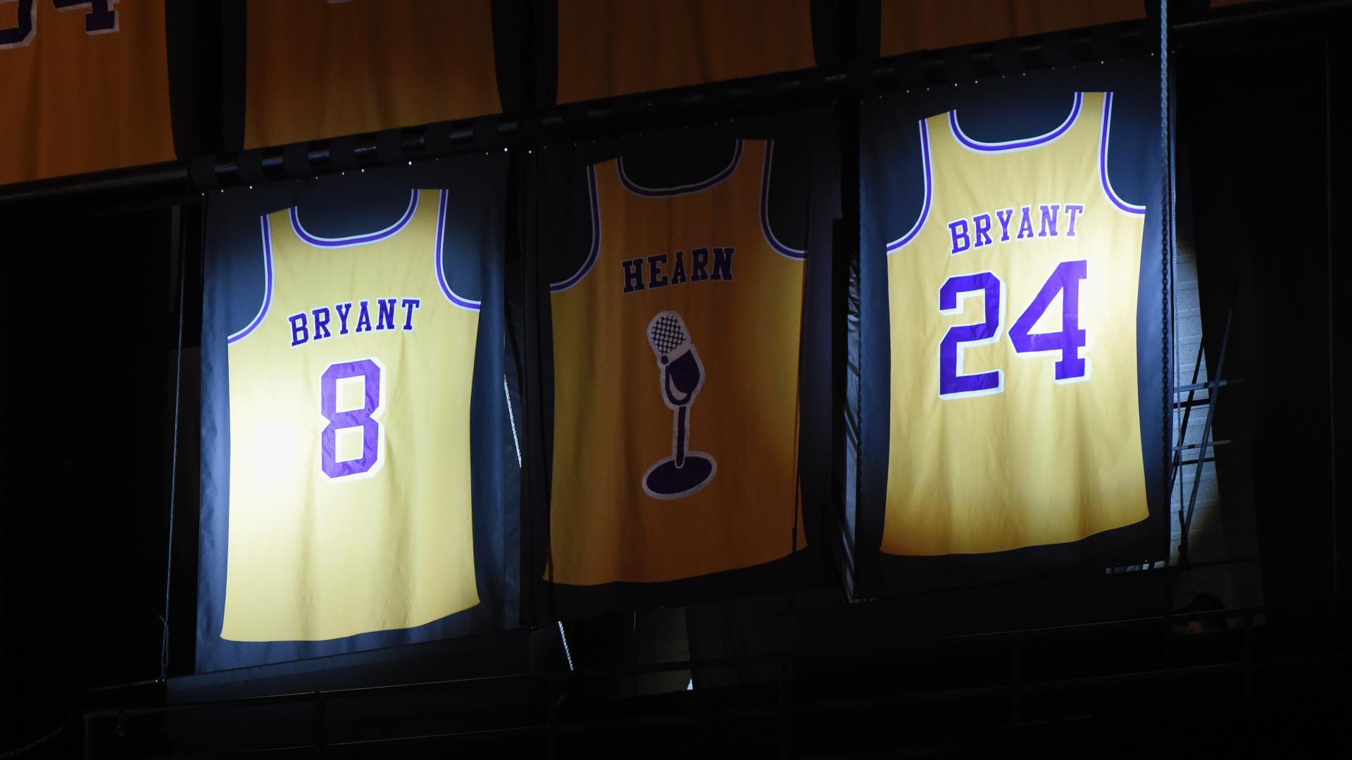 Jersey Kobe Bryant Nomor 8 dan 24 Dipensiunkan
