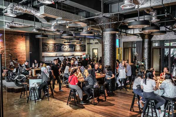 Panhead, Tempat Berkumpul dengan Perpaduan Hobi Motor dan Musik 