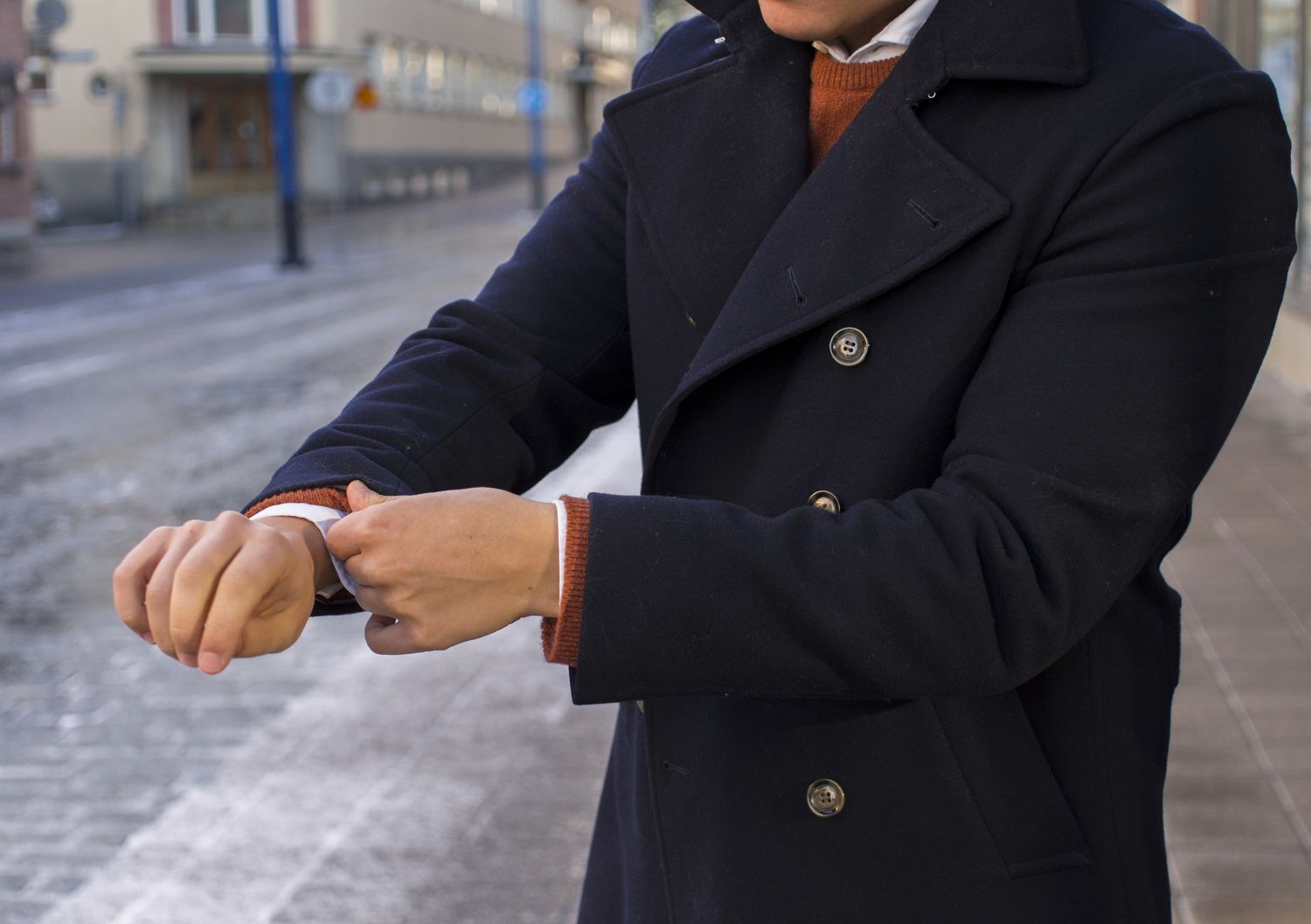 Peacoat, Fashion Trendi Buat lo yang Ingin Tampil Beda