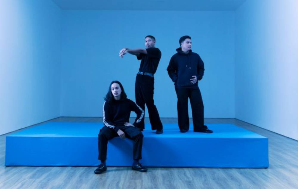 Modern Romance Dreaming: Lagu Baru Penyelamat Elephant Kind