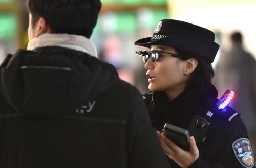 Polisi di Tiongkok Gunakan Kacamata Face Recognition untuk Deteksi Penjahat
