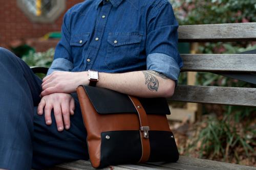 4 Kesalahan Cowok Saat Memakai Tas