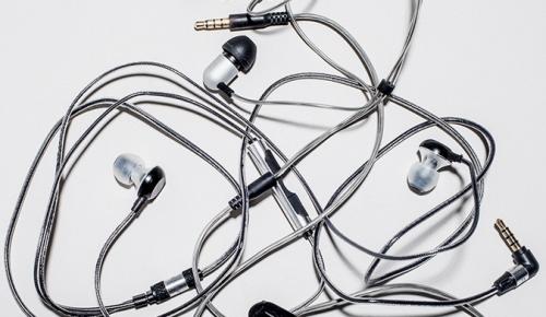 Snapbuds: Solusi Earphone Kusut