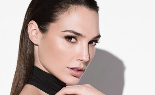 Gal Gadot : Si Cantik yang Hobby Motor