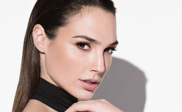 MLDSPOT | Gal Gadot : Si Cantik yang Hobby Motor