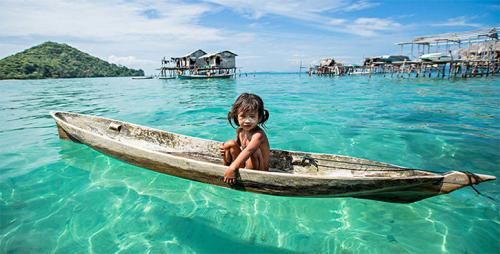 Eksotika Anak Gipsi Laut Borneo