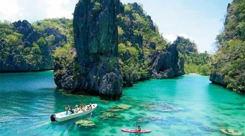 Ini Alasan Lo Harus Island Hopping di Filipina
