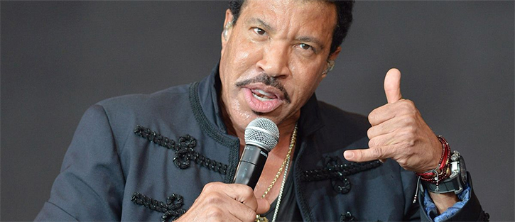 Lionel Richie Menggetarkan Panggung Musik di Glastonbury