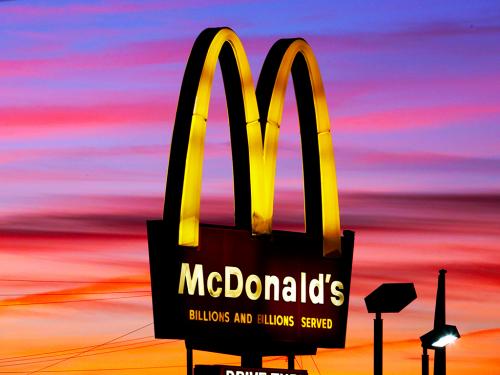 Restoran McD Ini Nggak Punya Kursi!