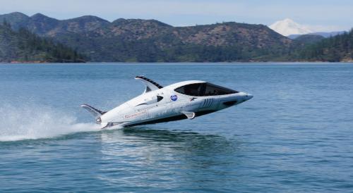 Rasakan Sensasi Mengendarai Pesawat Jet Di Dalam Air!