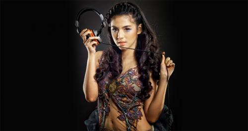 DJ Una, Aktif Berkompetisi di Luar Negeri