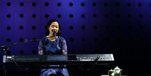 Frau, Musisi Berkelas yang Sering Diperbincangkan