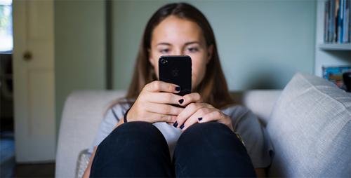 Chat Pagi Hari Dengan Pacar, Perlukah?