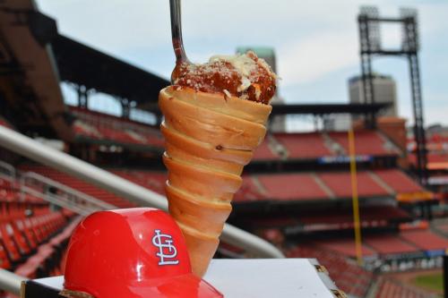 4 Snack Paling Nikmat yang Cuma Bisa Lo Temui Di Stadion MLB Ini