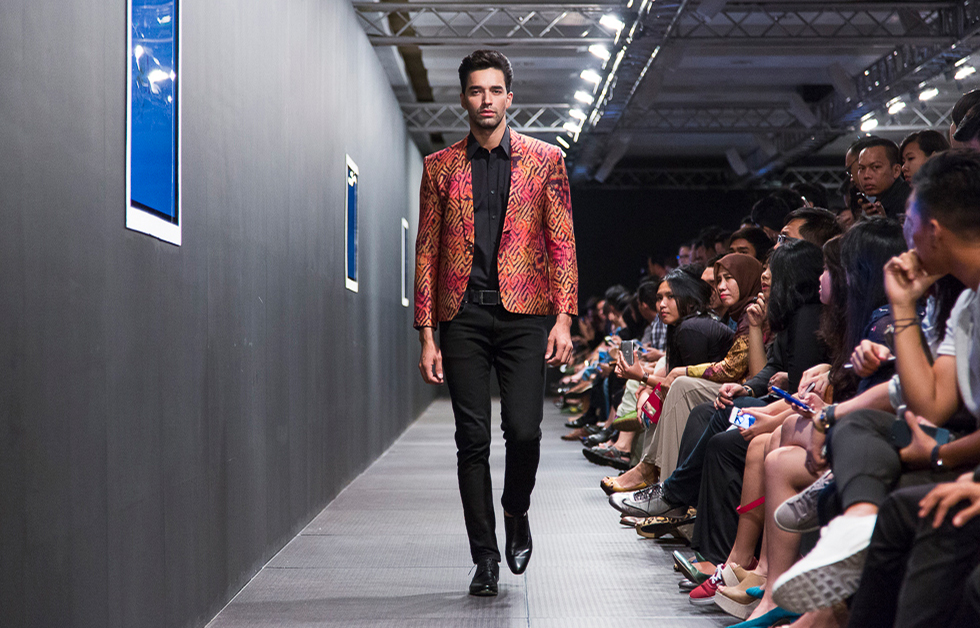 Atasan Batik Keren Untuk ke Kantor