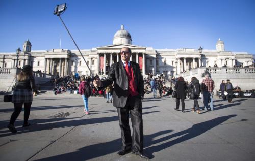 3 Tempat Ini Nggak Ngizinin Lo Selfie!