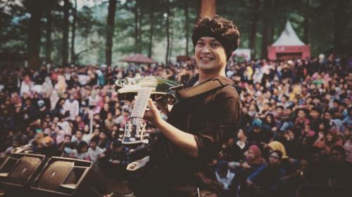 Ngobrol bareng Denny Chasmala: Si Hobi Bermusik Sejak Kecil