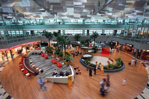 Bosan Menanti Penerbangan? 4 Bandara Dunia Ini Siapkan City Tour Gratis untuk Para Turis