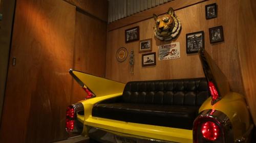 Hthree Custom Garage, Bengkel Unik Tempat Bikin Sofa Mobil Klasik