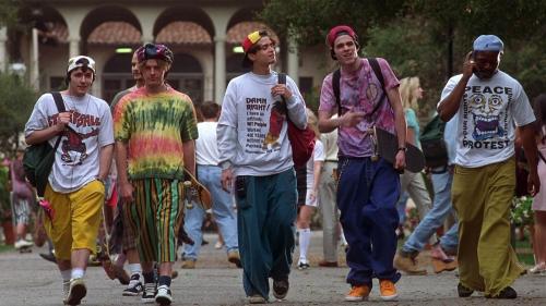 4 Cara Agar Tetap Keren Ketika Memakai Fashion Back to 90&#039;s