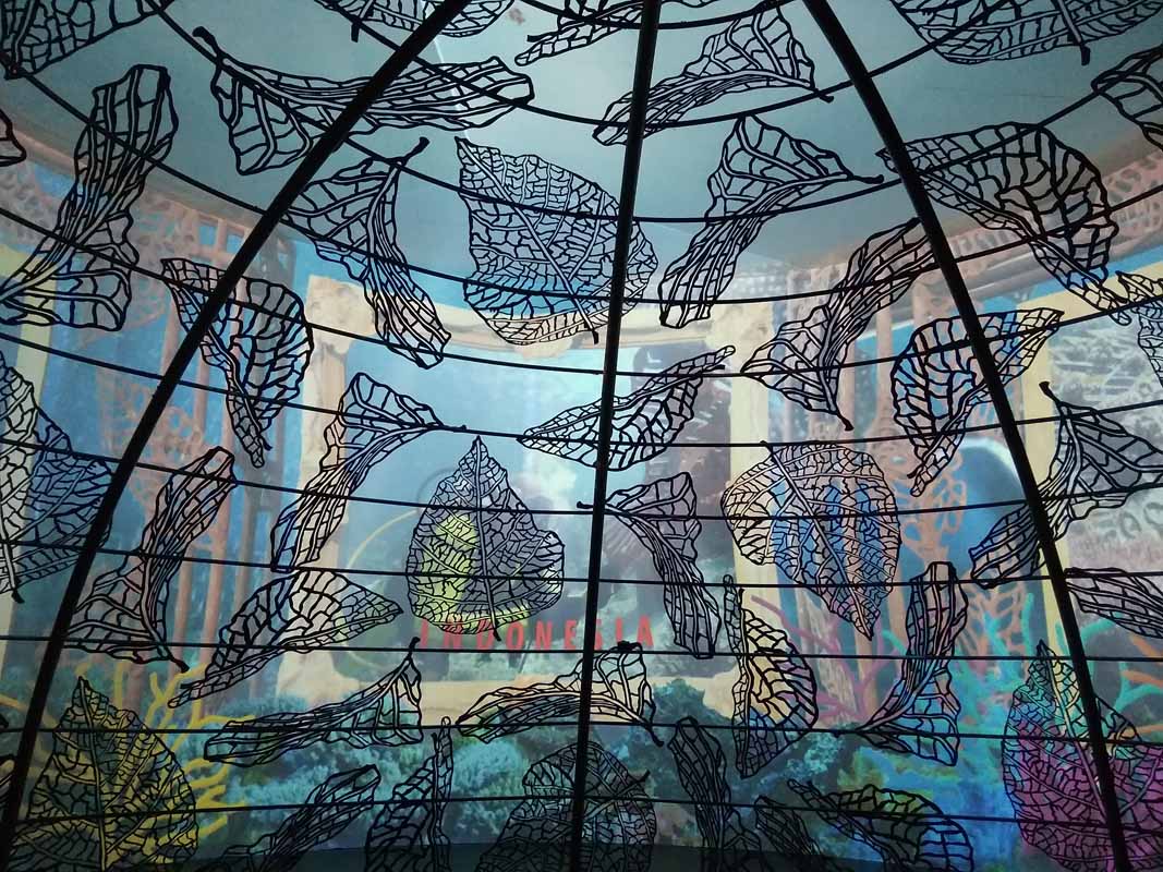 Daun Khatulistiwa Karya Teguh Ostenrik