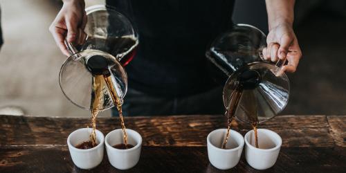 Alat Peracik Kopi Rumahan VS Barista: Apa Saja Bedanya?